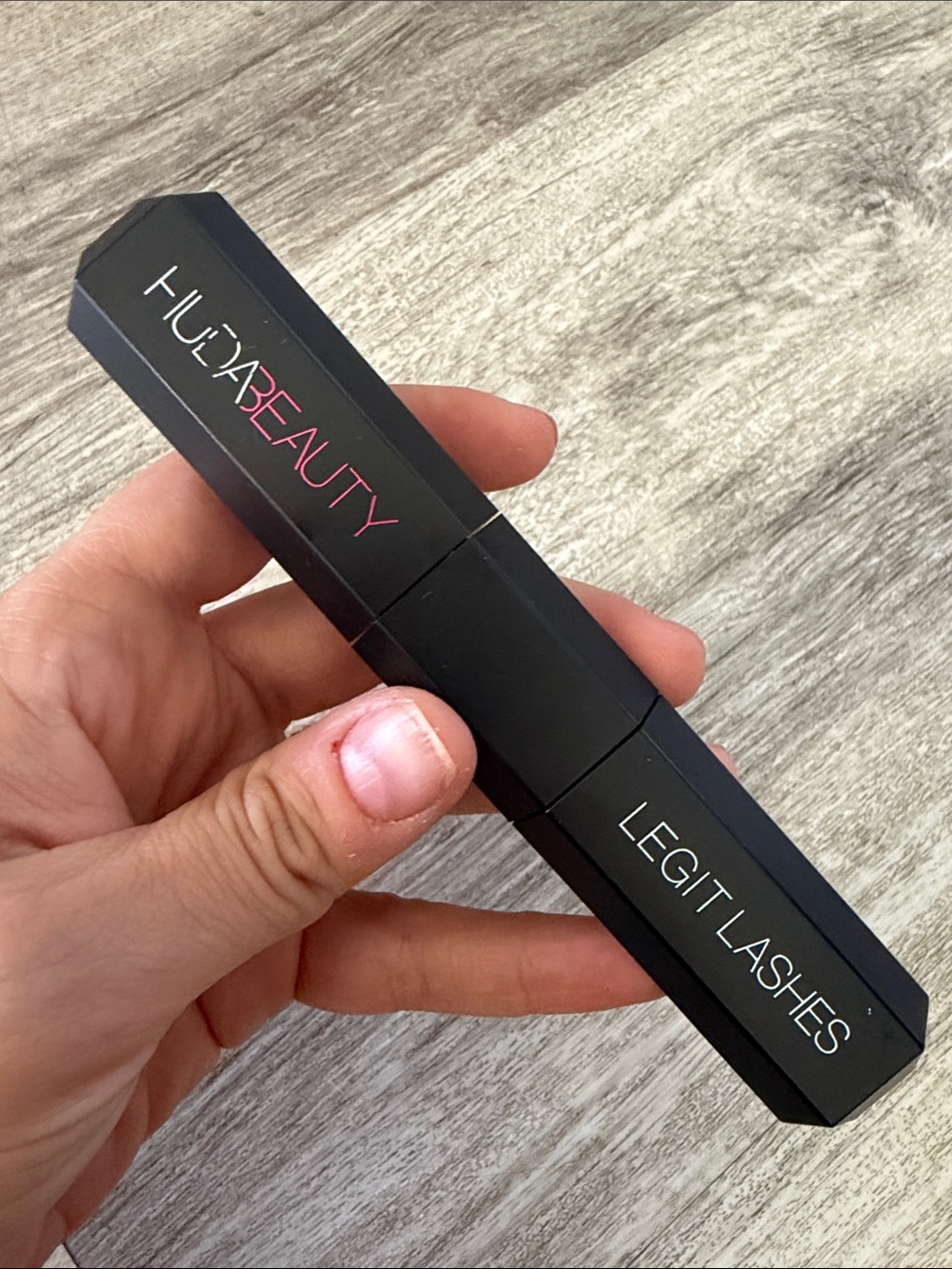 HUDA BEAUTY Legit Lashes Mascara - Black